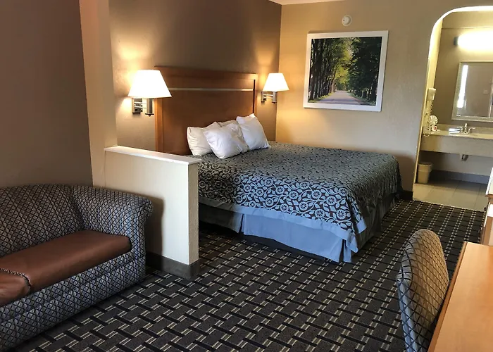 Days Inn By Wyndham Columbus